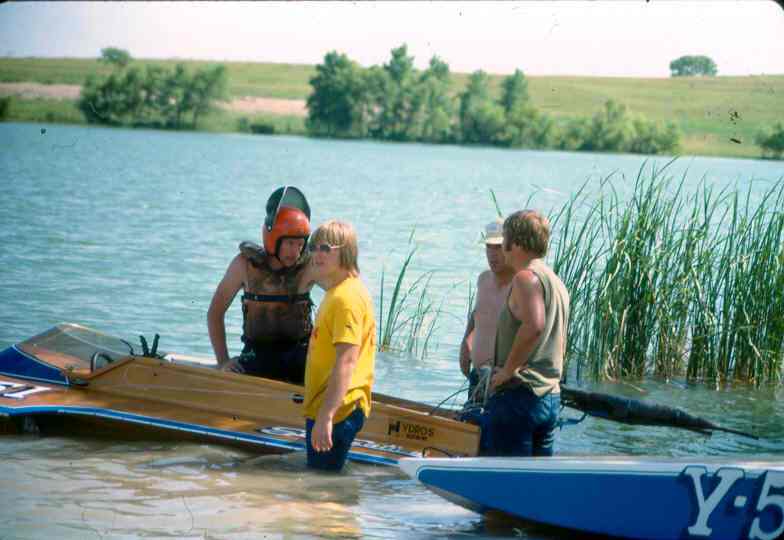 July 1975 Ft Worth 17 Rex waiting for the gun in the Lead Sl.jpg